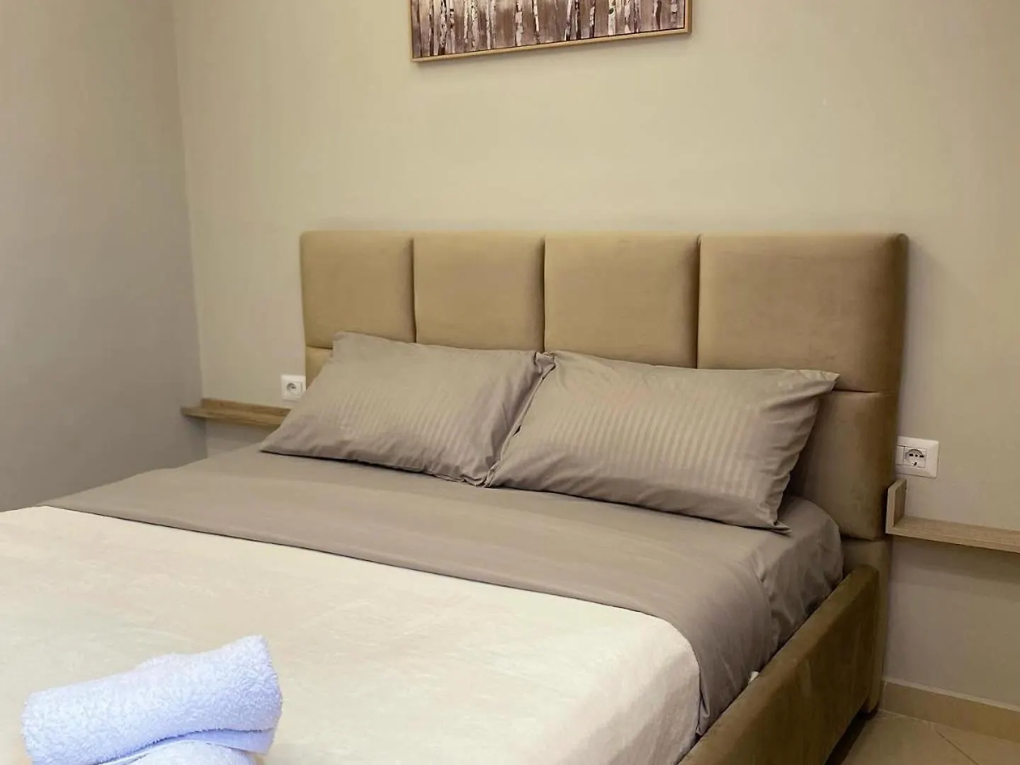 Guesthouse2 Tirana 0*,